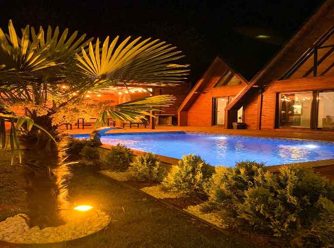 Sapanca'da Isıtmalı Havuzlu Bungalov Evleri