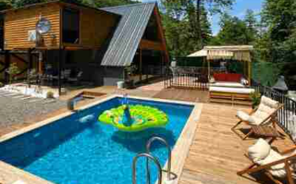 Dere Kenarı Sıcak Havuzlu Tatil Keyfi