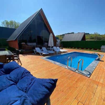 Yıl Boyu Sıcak Havuzlu Bungalov Tatili