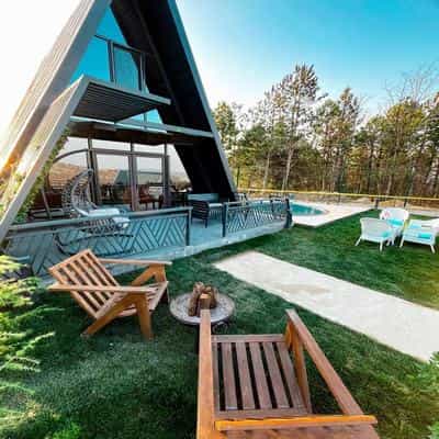 Romantik Sıcak Havuzlu Bungalov Tatili